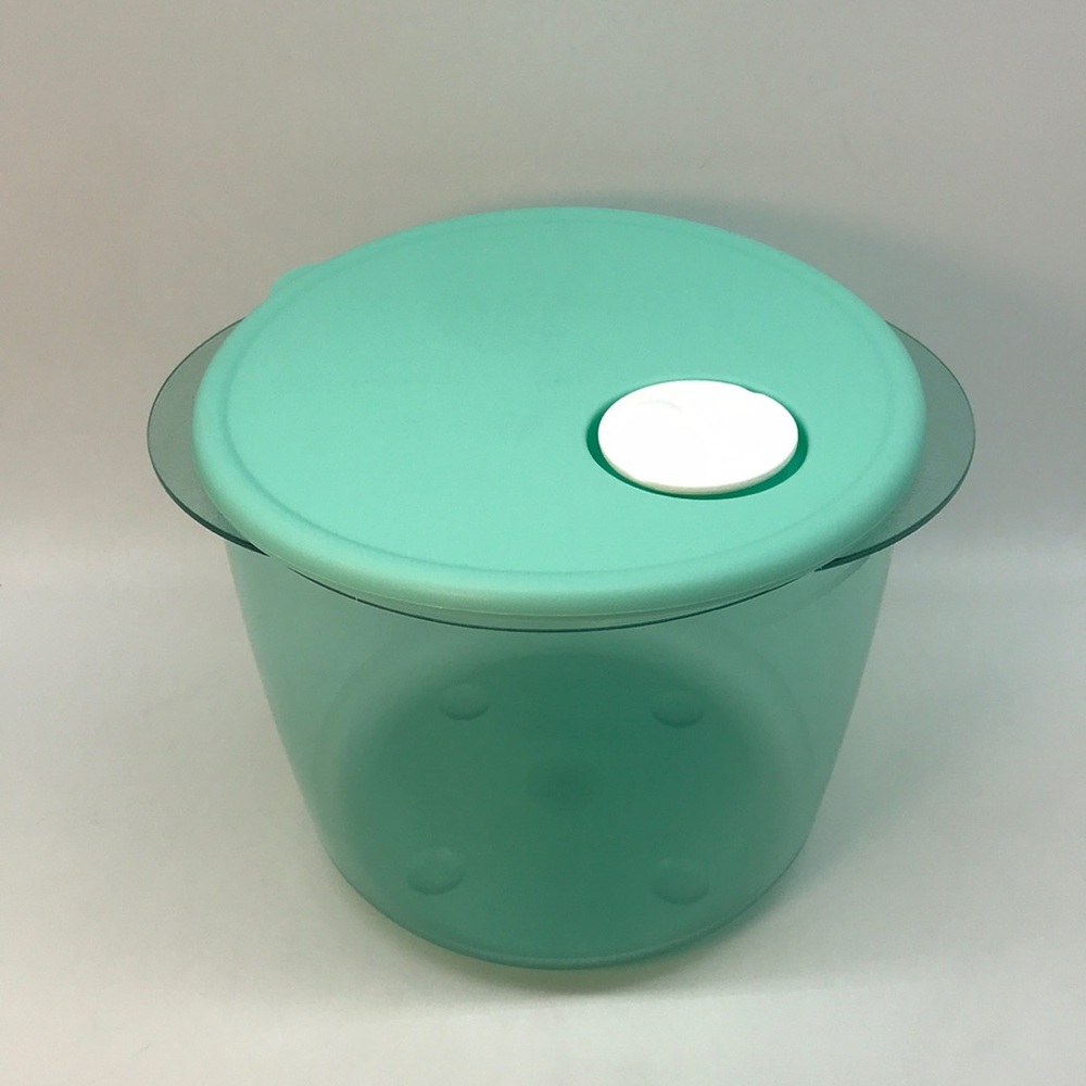 Tupperware CrystalWave Round Plus Containers 2-PC - Picture 4 of 16